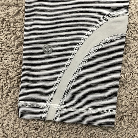 Lululemon gray & white stripe speed leggings (with back zipper pouch). - Picture 3 of 4